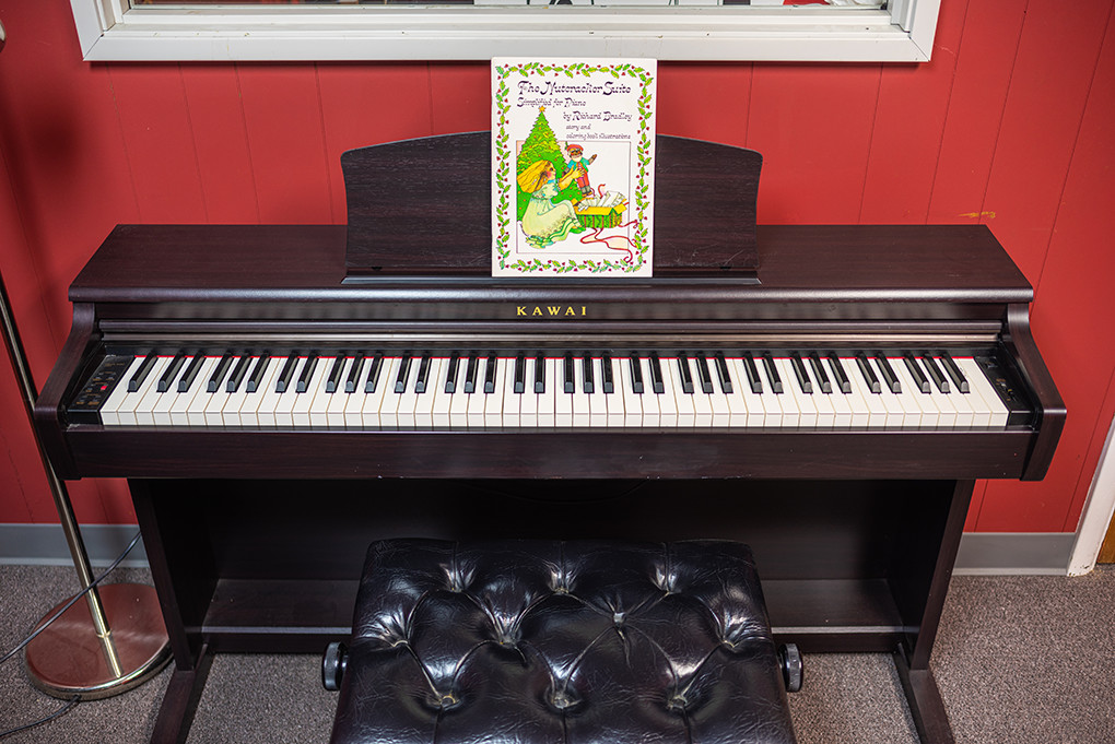 portland-piano-lessons-piano-room-at-michelles-piano-in-portland-or-pic5